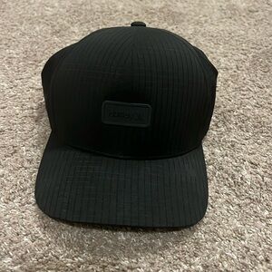 Hurley Flexfit Delta fitted hat (Size L/XL)